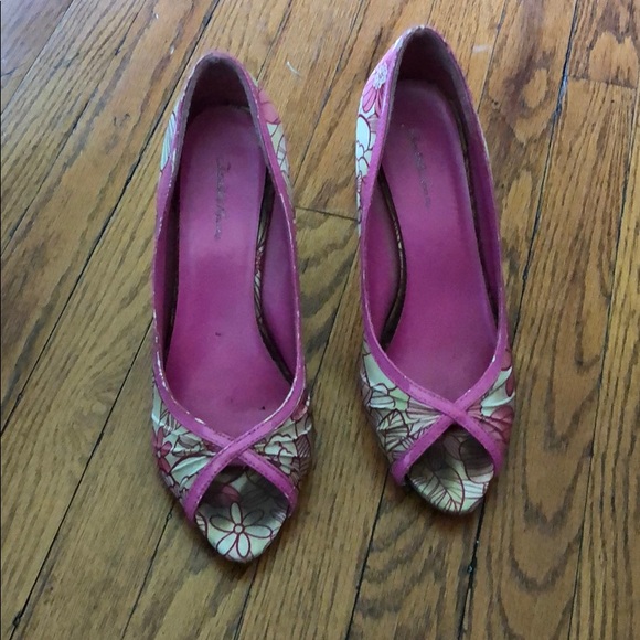 Heels - Picture 2 of 4